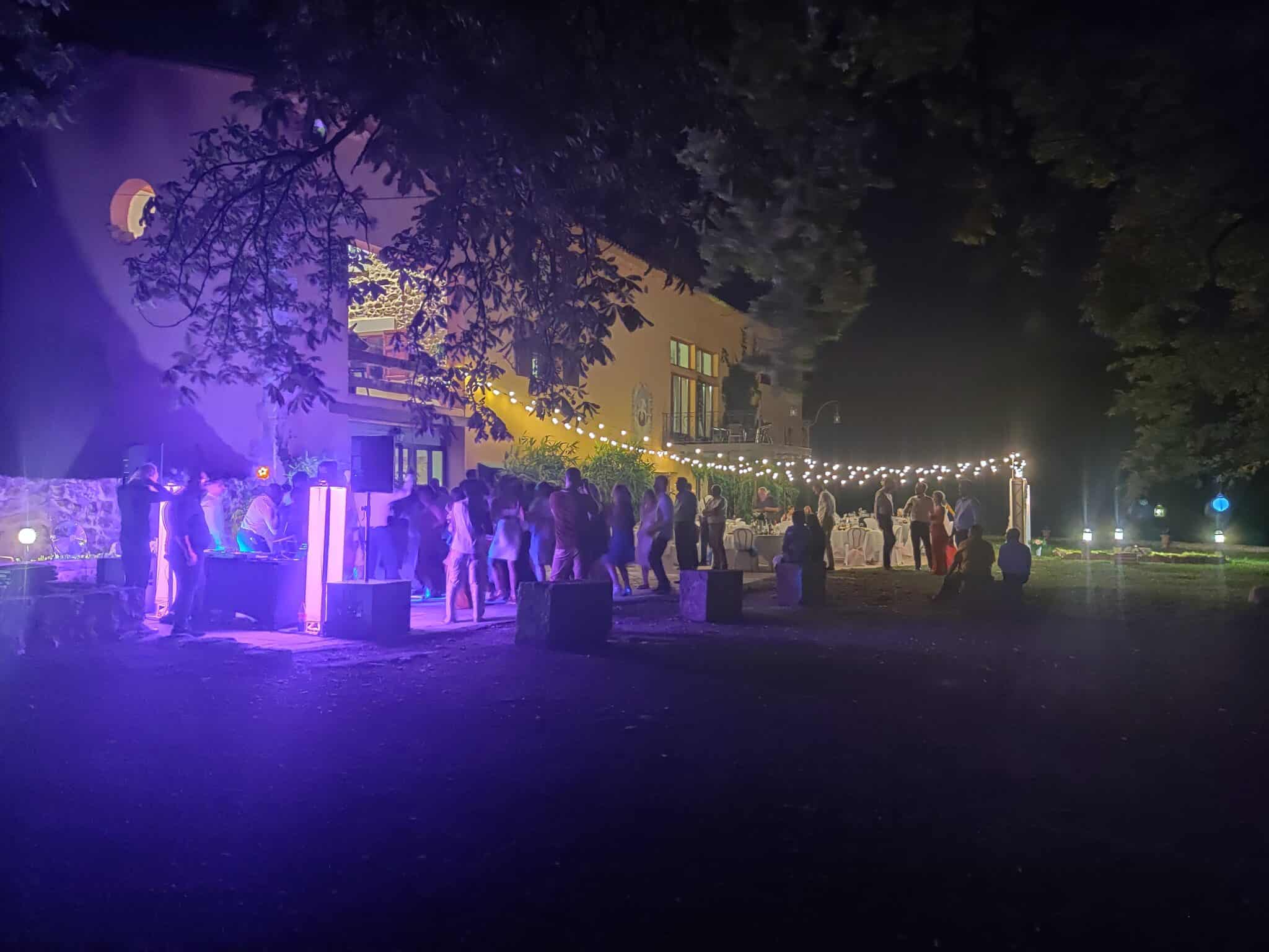 Soirée festive sur la terrasse du domaine