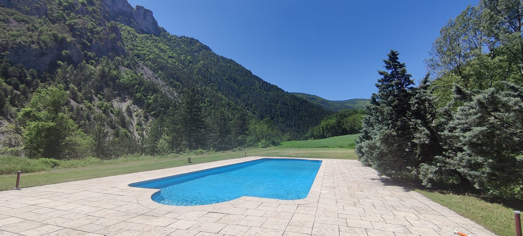 Privatisation du Domaine des Sources, piscine et montagne